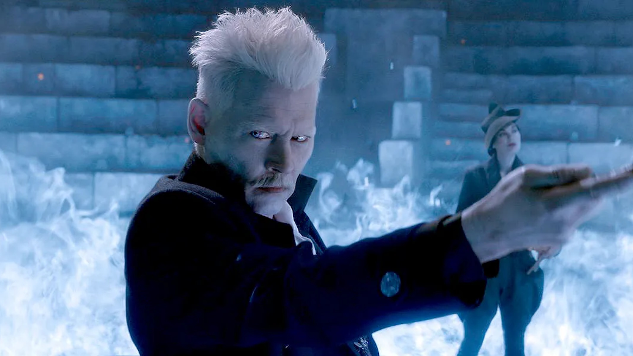 Johnny Depp nel ruolo di Grindelwald in Animali Fantastici