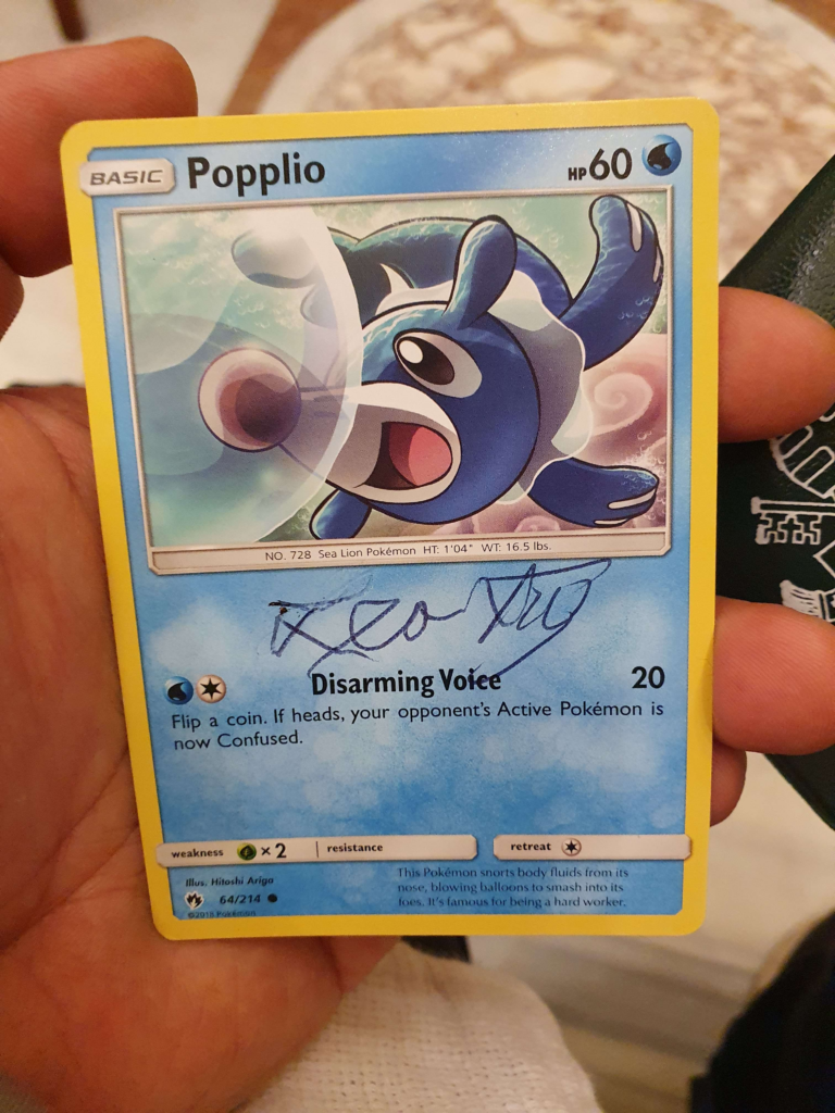 Pokémon: a quanto pare, un fan si è fatto firmare una carta di Popplio da Papa Leone XIV 3 image 49
