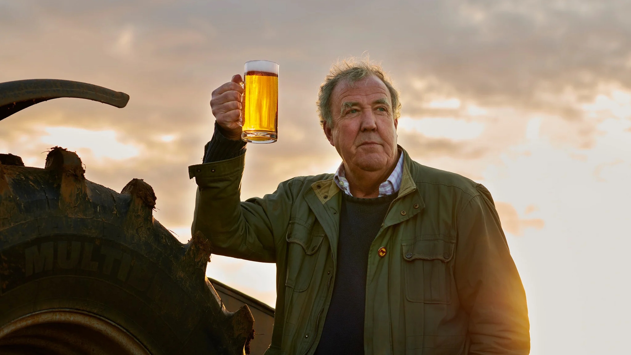 Jeremy Clarkson con una birra in mano