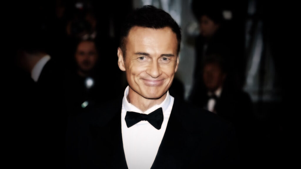 Julian McMahon si è spento a 56 anni dopo una coraggiosa battaglia contro il cancro 1 julian mcmahon morte