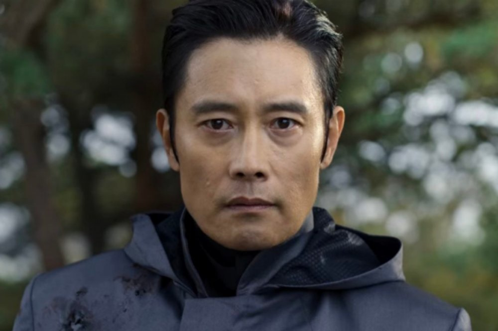 Squid Game - Stagione 3: Lee Byung-hun svela i motivi dietro il gesto umano del Front Man 3 squid game s1 lee byung hun