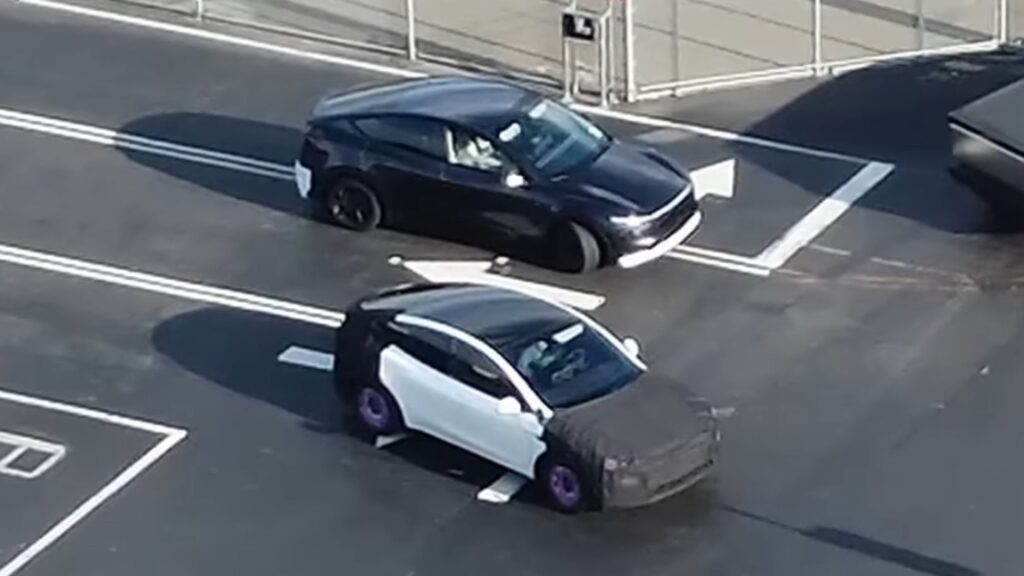 Tesla, trapelano online della foto della Model Q: è davvero solo una "Model Y economica"? 1 Tesla