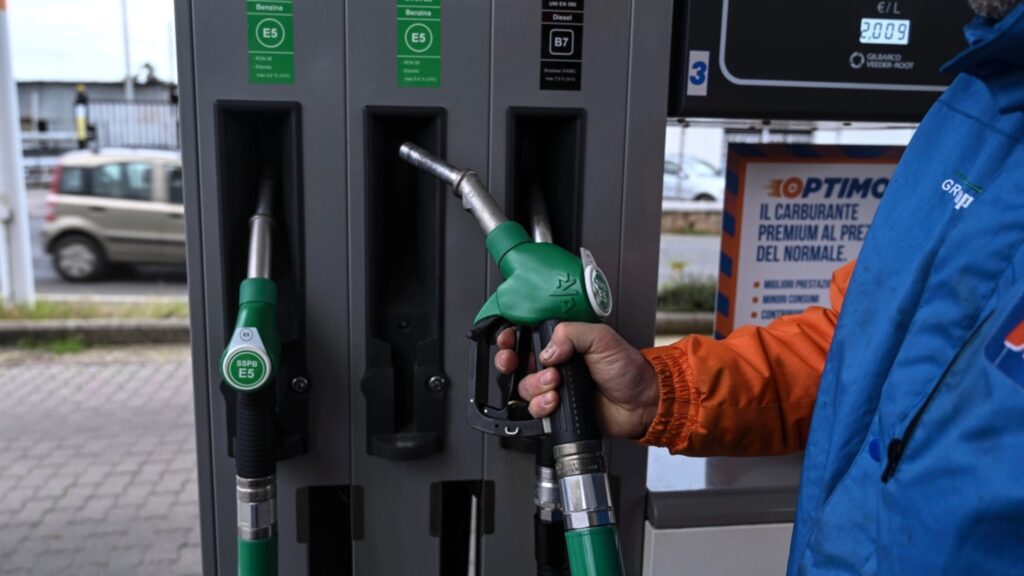 L'Italia è uno dei paesi più cari in Europa per carburante: le vacanze saranno costose 2 Italia