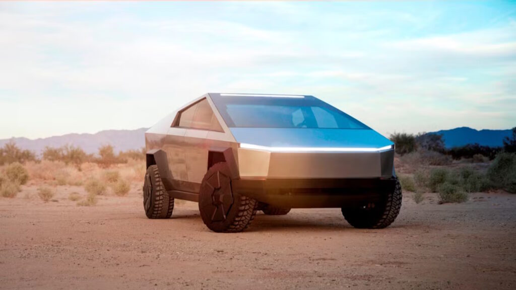 Cybertruck sotto tiro: l'US Air Force acquista i veicoli di Tesla per test militari 2 cybertruck tesla deserto