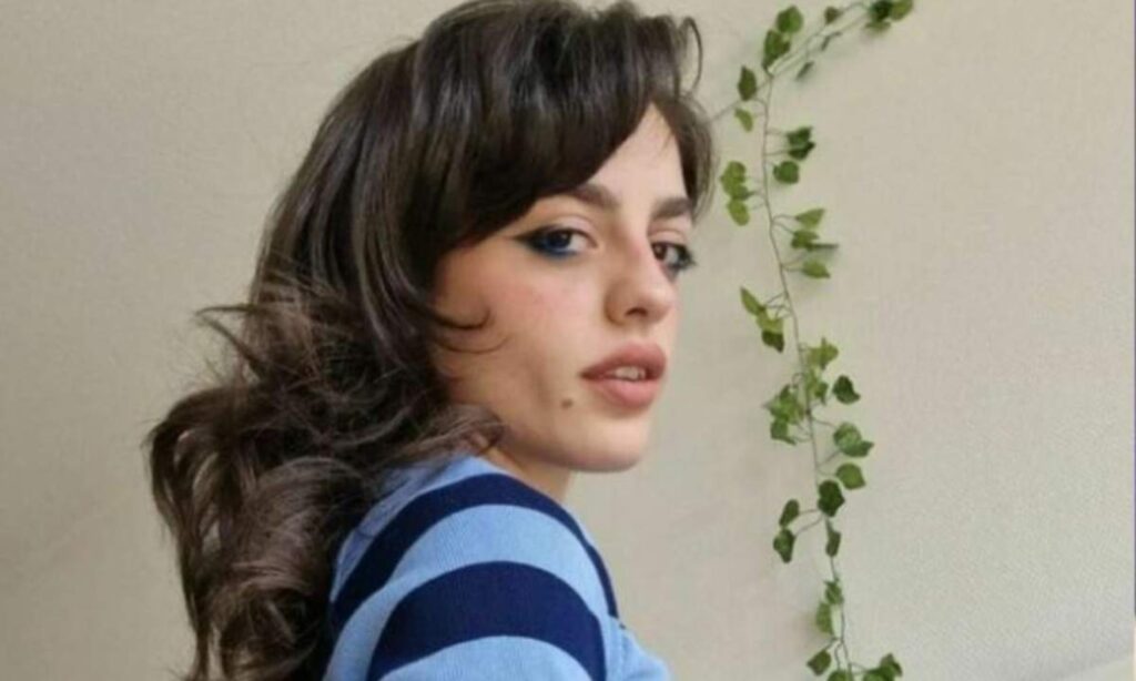 E in questo caso, l'AI è stata soltanto usata in una fase di post-produzione, non per generare una canzone da zero.