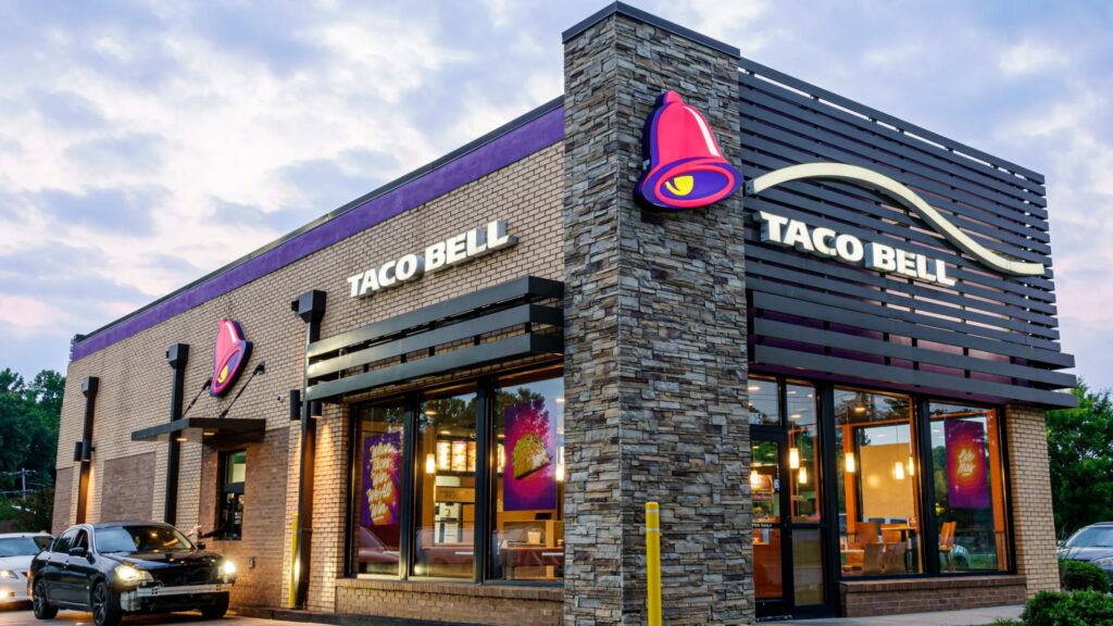 Taco Bell: un cliente ordina 18 mila bicchieri d'acqua solo per non parlare con l'AI 1 Taco Bell